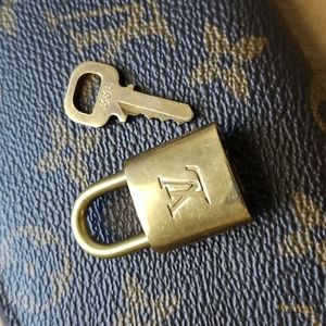 🔐 Louis Vuitton Padlock & Key Set